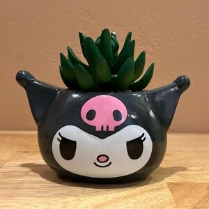 SILVER BUFFALO
Sanrio Kuromi Ceramic Planter With Faux Plant. Brand New!